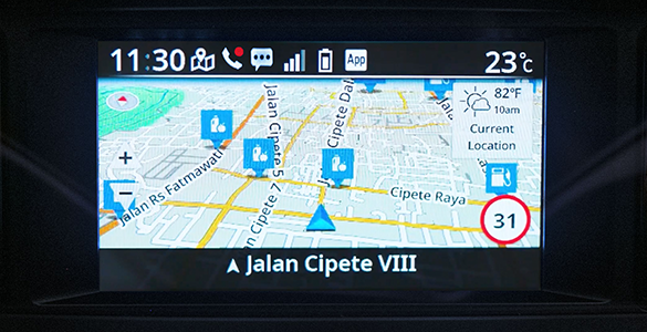 Jelajahi tempat-tempat baru dengan bantuan sistem navigasi yang didukung oleh aplikasi Garmin Street Cross yang ditampilkan di TFT Infotainment Display.