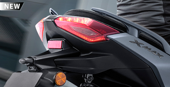 Lampu sein depan dan belakang akan berkedip secara otomatis ketika sistem mendeteksi pengereman mendadak.