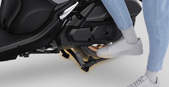 Bobot teringan di kategori MAXi Yamaha membuat pengalaman berkendara lebih lincah dan memudahkan saat parkir kendaraan.