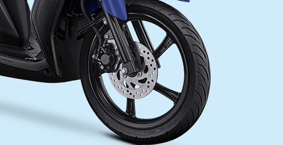 Ukuran ban depan 80/80 - 14", Ukuran ban belakang 100/70 - 14" memberikan pengalaman berkendara yang nyaman saat bermanuver.