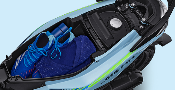 Bagasi yang luas 10,1L dan lega cocok untuk harimu yang penuh aktivitas.