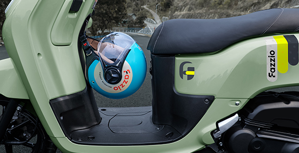 Gantungan barang ganda dengan sistem pengunci model carabiner sehingga lebih praktis saat membawa banyak barang.