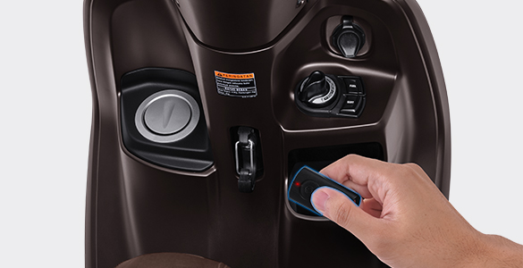 Berkendara semakin praktis dengan sistem kunci canggih tanpa anak kunci (keyless), dilengkapi dengan fitur Answer Back System untuk memudahkan pengendara mencari lokasi parkir motor.