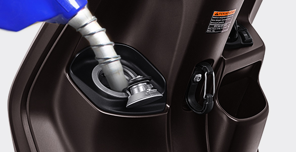 Pengisian bensin lebih praktis tanpa membuka jok.