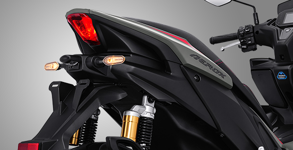 Desian baru lampu full LED memberikan kesan Sporty. Meningkatkan visibilitas dan keselamatan berkendara.