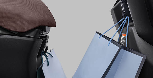 Gantungan ganda praktis banget, jadi gampang bawa banyak barang tanpa ribet.